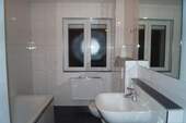 Bad mit Badewanne - 