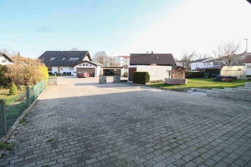 Einfahrt-Hof - 