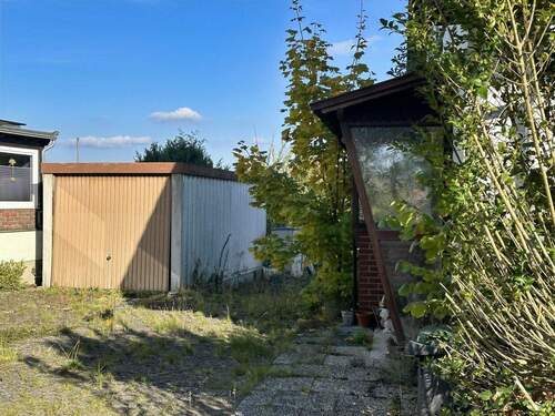 Einfahrt / Garage - 6 Zimmer Mehrfamilienhaus, Wohnhaus zum Kaufen in Horn-Bad Meinberg