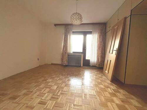 Der Parkettboden muss aufbereitet werden - 