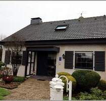 Sehr gepflegtes, unterkellertes Einfamilienhaus mit 3 Garagen - Bad Rothenfelde Aschendorf