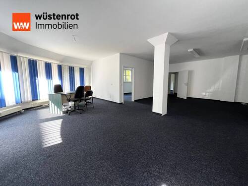 Großzügiger Grundriss - Attraktive Büro- Ladenfläche mit großer Fensterfront in TOP Lage von Mittweida