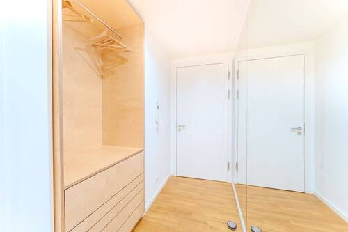 Flur mit Einbaugarderobe (Fl) - 4 Zimmer Etagenwohnung zum Kaufen in Berlin - Pankow