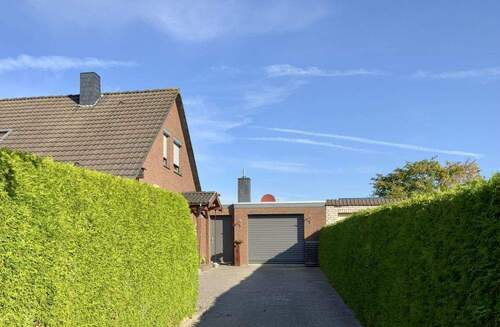 Zufahrt und Garage - 