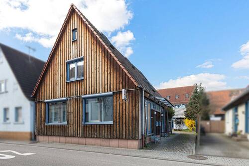 Außenansicht Haus mit drei Einheiten - 