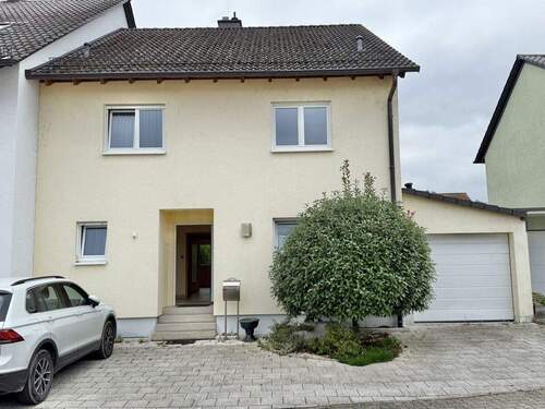 Außenansicht - 6 Zimmer Doppelhaushälfte zur Miete in Dudenhofen