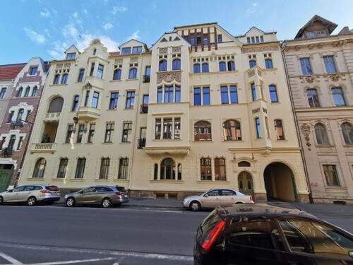 Außenansicht - renovierte 4-Raum-Wohnung mit Balkon