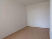 Schlafzimmer (Bild aus 1. OG - baugleich) - Etagenwohnung mit 102,70 m² in Torgau zur Miete