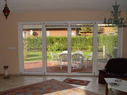 Wohnzimmer Erdgeschoss mit großem Terrassenelement (Aufnahme aus dem Jahr 2008) - 