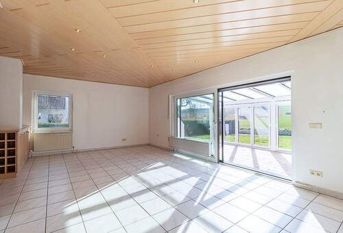 Wohnzimmer - 5 Zimmer Doppelhaushälfte zum Kaufen in Hummeltal