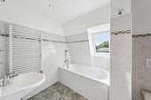 Wannenbad im Obergeschoss - 