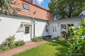 Zugang Haus und Einliegerwohnung - 7 Zimmer Einfamilienhaus zum Kaufen in Berlin