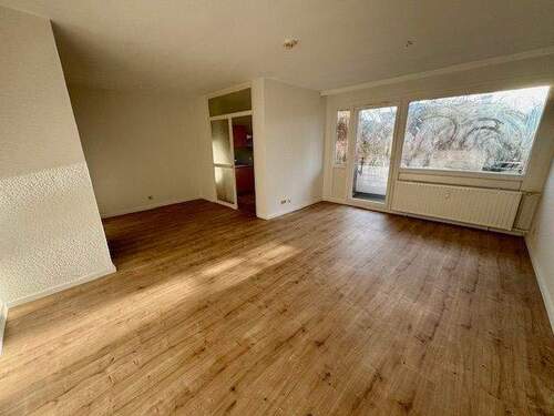 Wohnzimmer - 2 Zimmer Etagenwohnung zur Miete in Delmenhorst