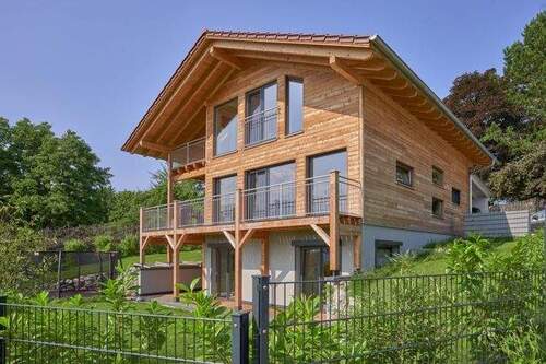 von Sonne und Blick verwöhnt - Murnau: modernes, energieeffizientes Holzhaus mit Panoramablick in die Berge und das Moos