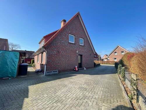 Seitenansicht - 6 Zimmer Mehrfamilienhaus, Wohnhaus in Schortens