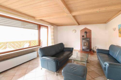 Wohnzimmer - 7 Zimmer Einfamilienhaus in Delligsen