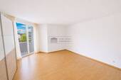 Helles Schlafzimmer 1 - 3 Zimmer Etagenwohnung in Frechen