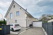 Außenansicht - Charmantes Einfamilienhaus mit hochwertiger Ausbaustufe in begehrter Lage