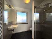 Badezimmer mit Dusche - 