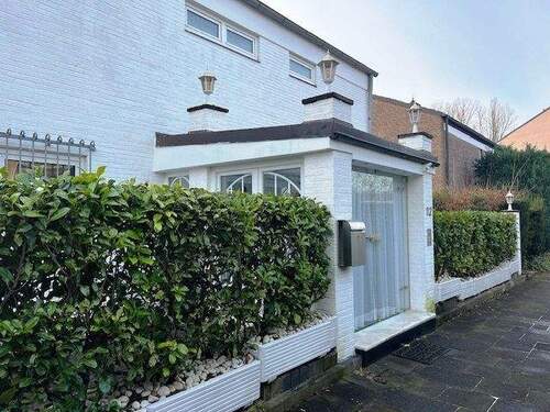 Ansicht - Einfamilienhaus mit Garage - 215.000,00&nbsp;EUR Kaufpreis, ca.&nbsp; 164,00&nbsp;m&sup2;&nbsp;Wohnfl&auml;che