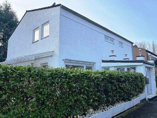 Seitenansicht - 6 Zimmer Einfamilienhaus in Neuss