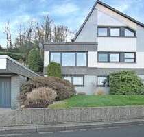 Solides Zweifamilienhaus mit über 210 m² Wohnfläche und 2 Garagen in Familienlage von Wetter-Wengern