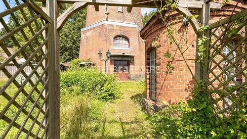 Zuwegung - 7 Zimmer Mehrfamilienhaus, Wohnhaus zum Kaufen in Pinneberg