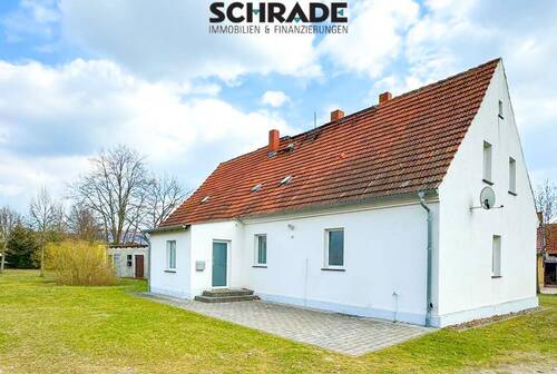 ...hofseitig mit Terrasse - 7 Zimmer Mehrfamilienhaus, Wohnhaus zum Kaufen in Wust-Fischbeck