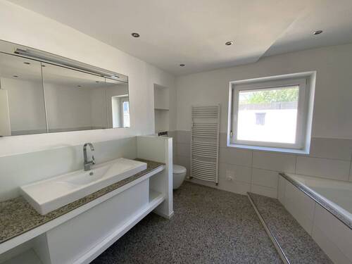 Badezimmer (Wohnung OG) - 