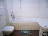 Badezimmer.JPG - Gepflegtes 1-Zi-Apartment mit EBK, Balkon, Kellerabteil, TG-Stellplatz Nähe Klinikum Ingolstadt