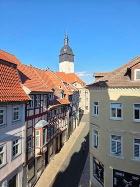 Ausblick vom WZ - Ein Altbau, wie er im Buche steht - schöne 4-Raum-Wohnung mit Erker