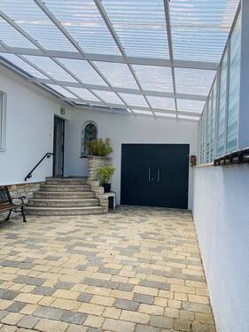 Einfahrt mit Garage.jpg - 6 Zimmer Einfamilienhaus zum Kaufen in Straubing
