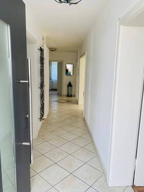 Eingangsbereich.jpg - 6 Zimmer Einfamilienhaus in Straubing