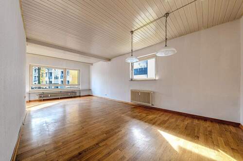 Wohnzimmer (EG) - 8 Zimmer Mehrfamilienhaus, Wohnhaus zum Kaufen in Sindelfingen