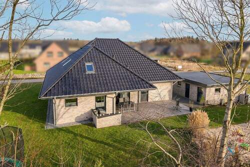 Außenansicht - KfW 40 Einfamilienhaus, moderne Ausstattung, energieeffiziente Technik und hochwertiges Wohnambiente