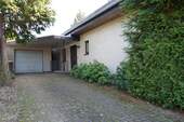 großzügige Zufahrt - 7 Zimmer Einfamilienhaus in Burgdorf