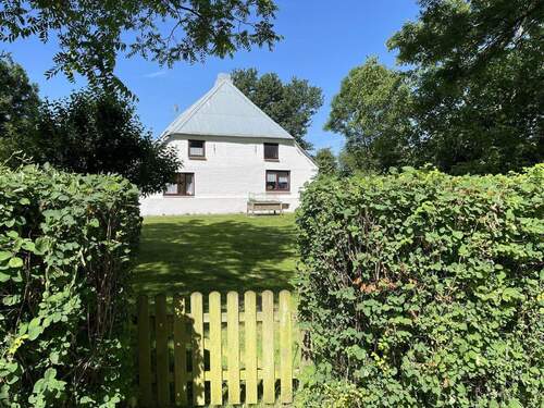 Haus Ost-Ansicht - - provisionsfrei - Gemütliches Einfamilienhaus mit großem Garten