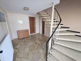 Eingang/Treppenflur - 
