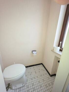 separates WC, UG - 