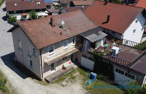 Ansicht Hof - 5 Zimmer Mehrfamilienhaus, Wohnhaus zum Kaufen in Osterhofen