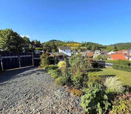 Einfahrt und Fernblick - 