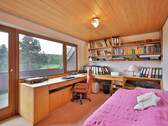Heller Arbeitsbereich mit Balkonzugang - 