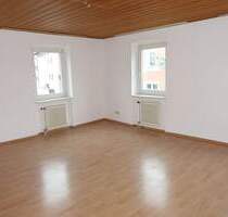 Buchbach: geräumige zentral gelegene 3-Zimmer-Wohnung, 1. OG, ohne Balkon, ohne EBK, ohne Stellplatz Buchbach: geräumige zentral gelegene 3-Zimmer-Wohnung, 1. OG, ohne Balkon, ohne EBK, ohne Stellplatz