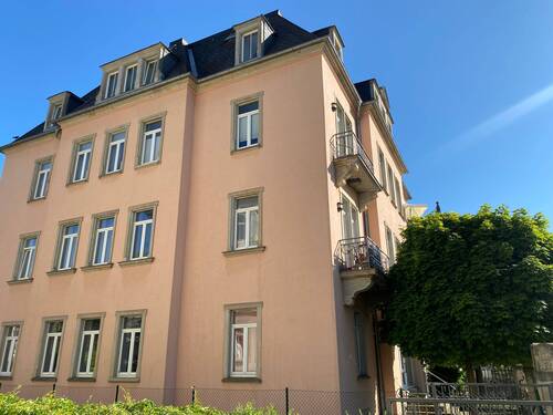 Haus Seitenansicht - 2 Zimmer Etagenwohnung zum Kaufen in Dresden