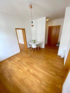 Wohnzimmer - Etagenwohnung mit 47,00 m&sup2; in Dresden zum Kaufen