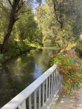 Foto vom Bach durch den Ort - 