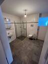 barrierefreies Bad mit Fenster - 