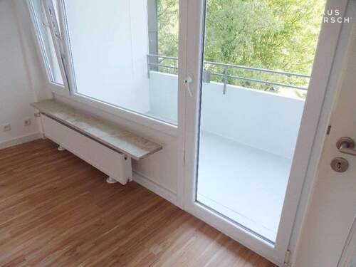 Wohnzimmer 3 - 5 Zimmer Etagenwohnung in Düsseldorf