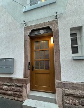 Hauseingang - Vermietete Maisonette-Wohnung mit Loggia in interessanter Stadtlage von Stuttgart