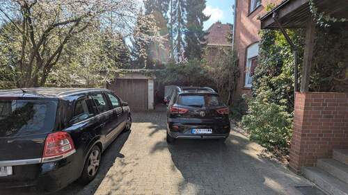 Hinterhof mit Garagen und Stellplätzen - Mehrfamilienhaus, Wohnhaus in Schwarzenbek